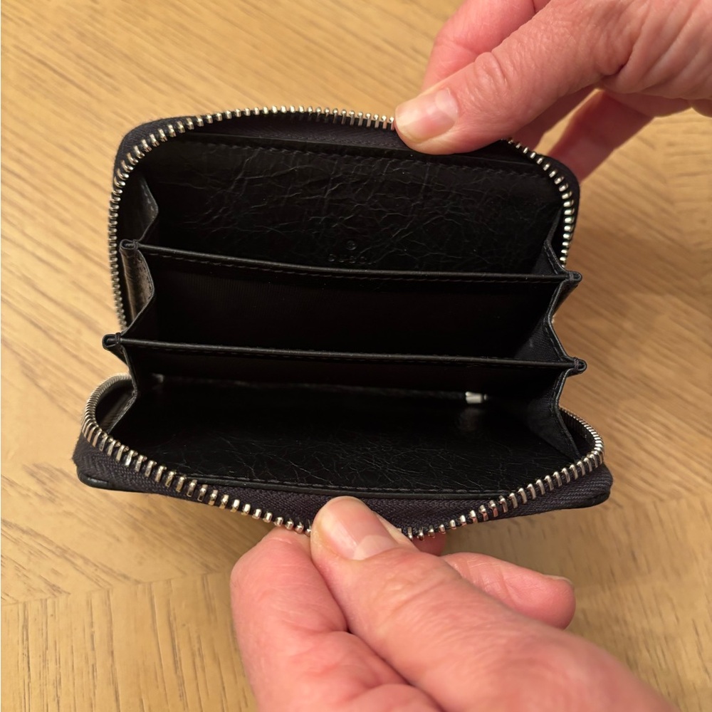 Gucci black leather zip around wallet new - Picture 3 of 8